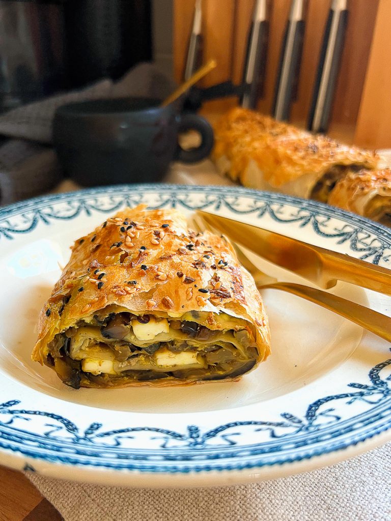 Schneller Gemüsestrudel mit Kräuterdip - Holla die Kochfee